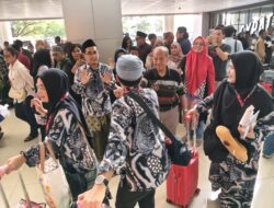 Pelepasan Jamaah Haji Plus Jawa Timur di Bandara Juanda, Penuh Haru dan Doa