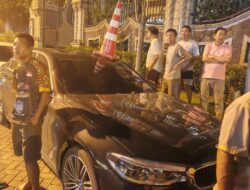 Mobil BMW Salah Parkir di Depan Shanghai Park, Mau “Didenda” 200 Juta