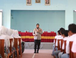 Kapolres Buru Turun Langsung Dalam Program Polisi Mengajar, Tanamkan Kesadaran Hukum dan Hentikan Kekerasan Perempuan & Anak Sejak Dini di Sekolah