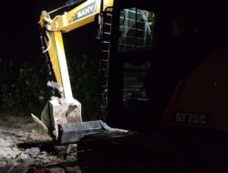 Alat Berat Bekerja Hingga Malam, Dukung Percepatan Pembangunan Jalan TMMD Reguler ke-129
