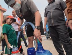 Pengusaha Muda Pontianak Salurkan Air Bersih untuk Warga Terdampak Kemarau dan Kabut Asap