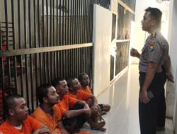 Wakapolres Gresik Cek Langsung Rutan Sat Tahti, Pastikan Keamanan dan Kondisi Tahanan