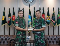 Pangdam XII/Tpr Terima Audiensi Pamitan Danlanud Supadio di Lobby Makodam