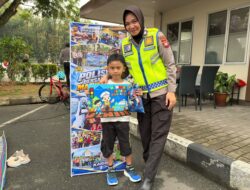 Ditlantas Polda Kalbar Ajak Anak Belajar Tertib Berlalu Lintas Lewat Kegiatan Mewarnai